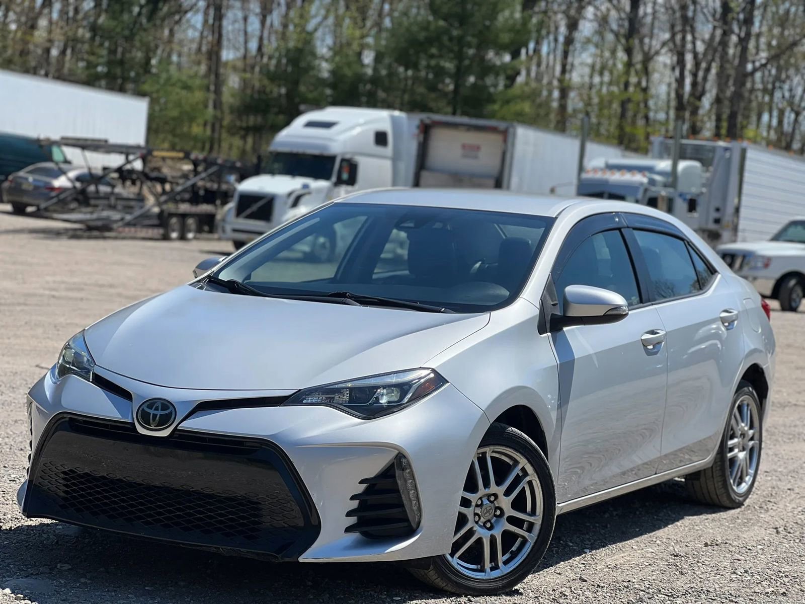 Used 2019 Toyota Corolla SE FWD image 2