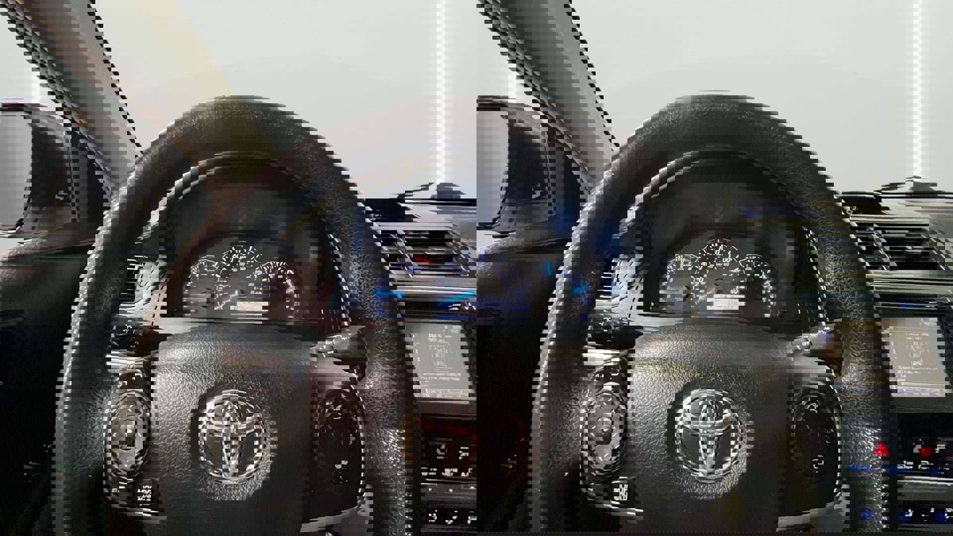 Used 2014 Toyota Camry L FWD image 30