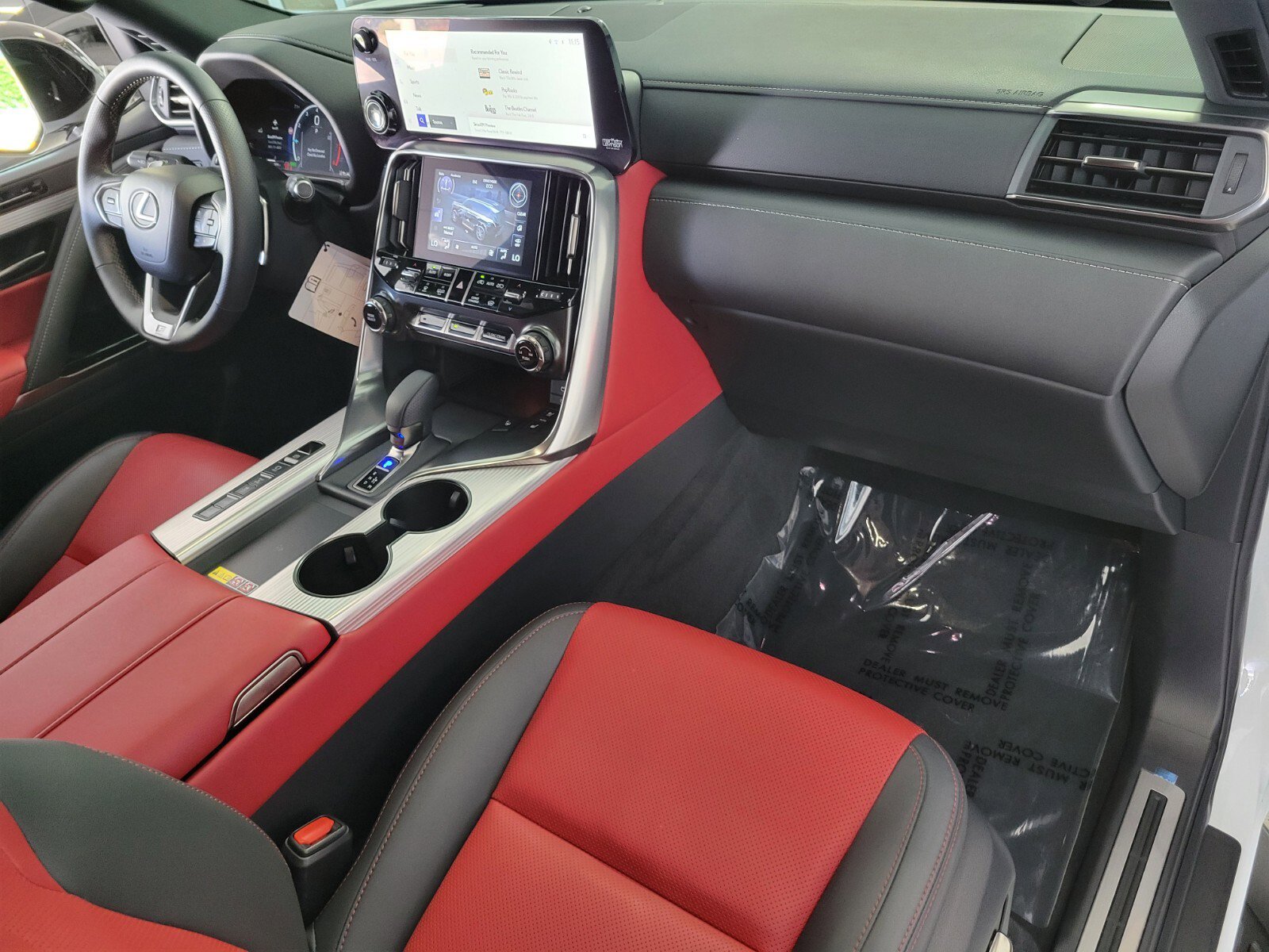 Certified 2025 Lexus LX 700h F Sport w/ Accessory Package (Z1) image 18