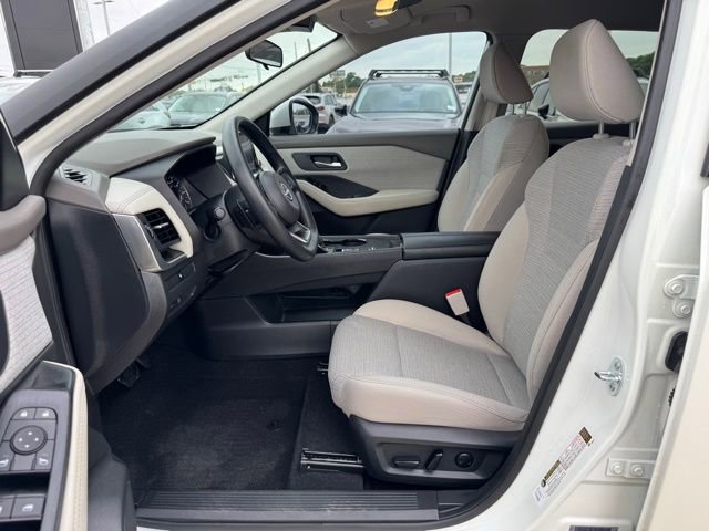 Used 2023 Nissan Rogue SV image 10