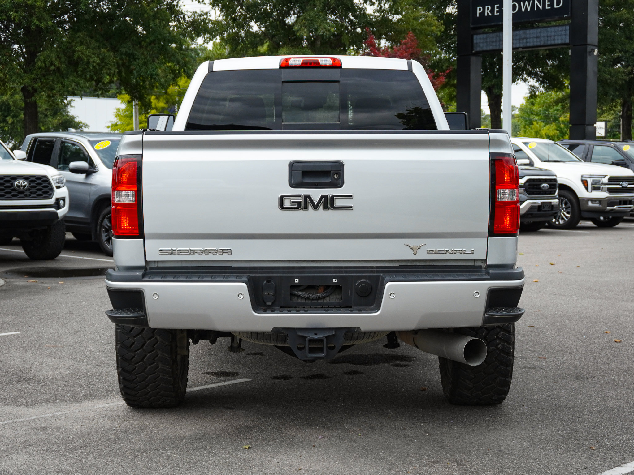 Used 2019 GMC Sierra 2500 Denali w/ Duramax Plus Package AWD/4WD image 11