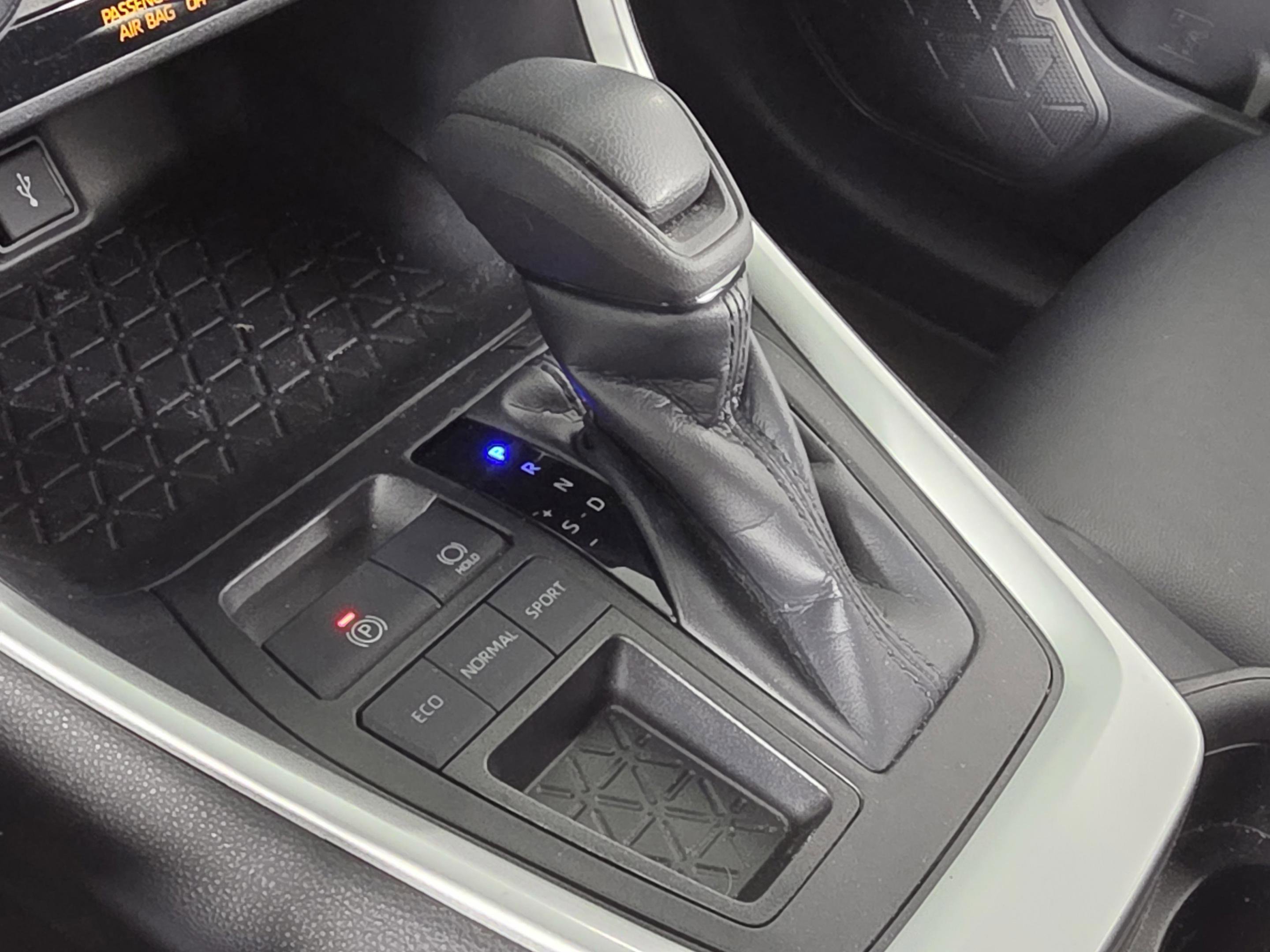 Used 2021 Toyota RAV4 XLE image 21