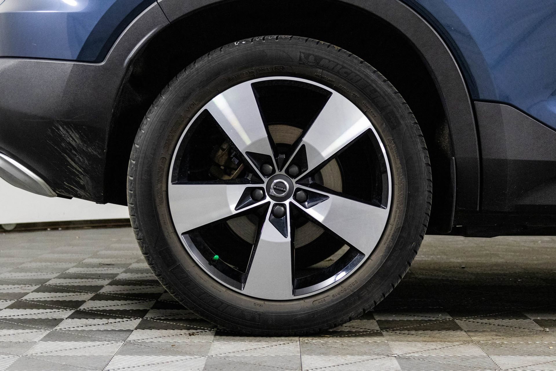 Used 2021 Volvo XC40 T5 Momentum w/ Protection Package Premier image 42