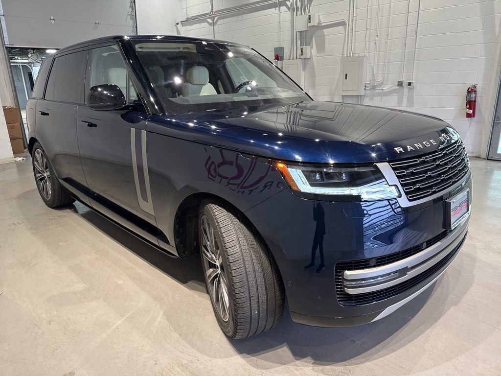 Used 2023 Land Rover Range Rover Long Wheelbase SE AWD/4WD image 3