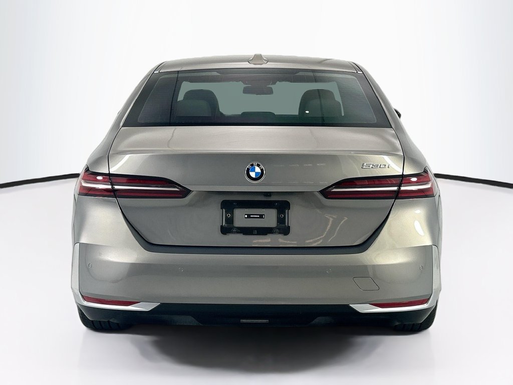 Used 2025 BMW 530i w/ Premium Package RWD image 6