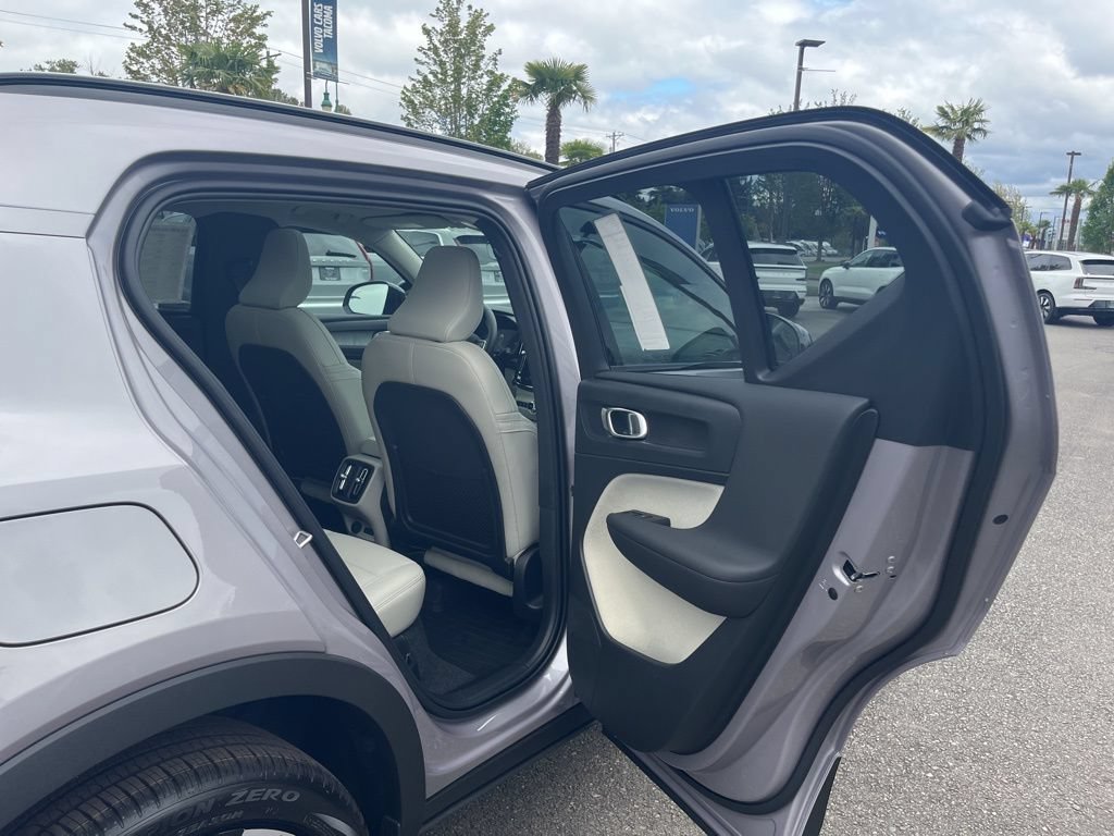 New 2026 Volvo XC40 B5 Ultra w/ Climate Package AWD/4WD image 17