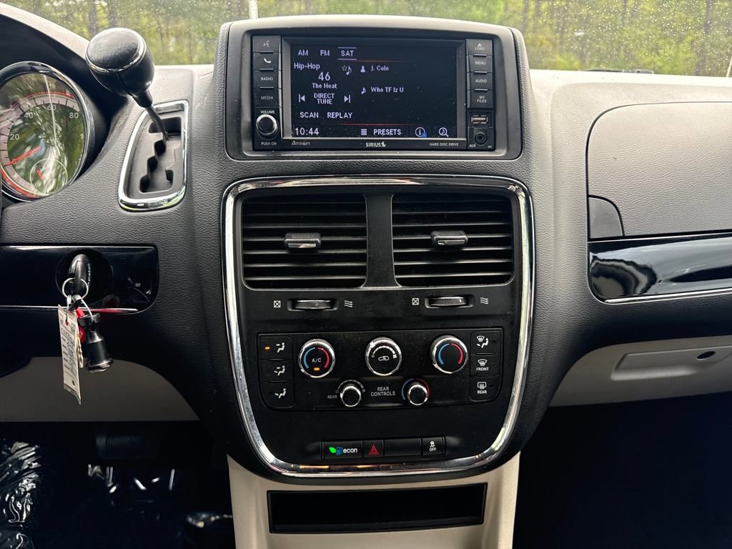 Used 2019 Dodge Grand Caravan SXT image 17
