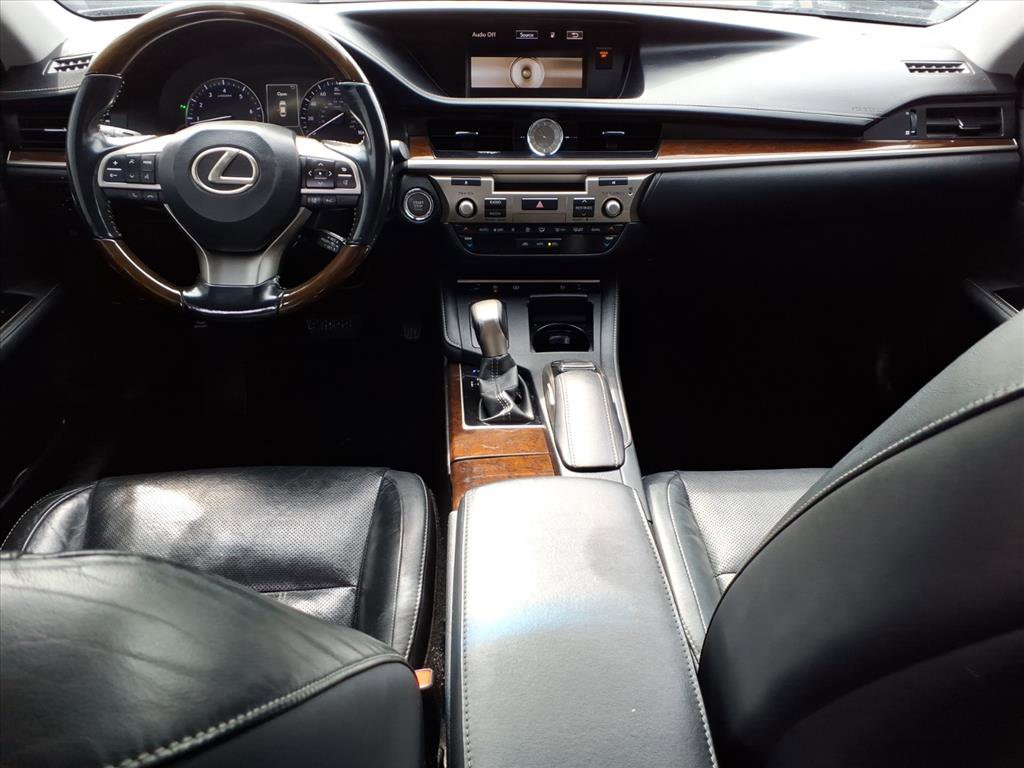 Used 2016 Lexus ES 350 w/ Luxury Package w/Wood Trim image 13