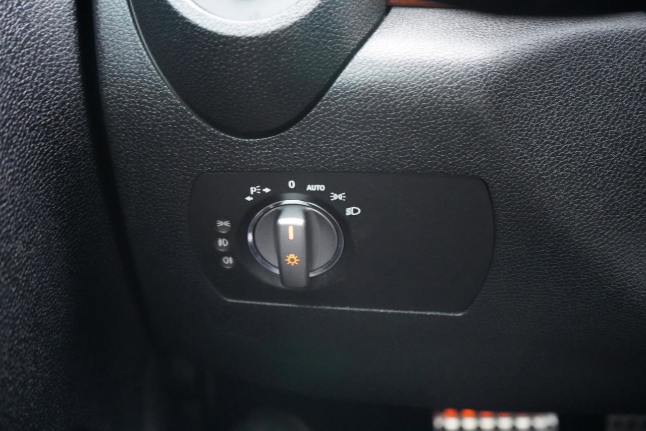 Used 2009 Mercedes-Benz SLK 300 2dr Roadster 3.0L w/ Premium I Pkg image 25