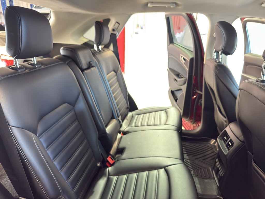 Used 2019 Ford Edge SEL w/ Equipment Group 201A AWD/4WD image 23