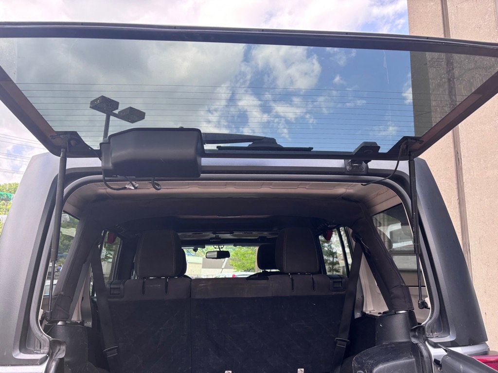 Used 2014 Jeep Wrangler Unlimited Sahara w/ Connectivity Group AWD/4WD image 12
