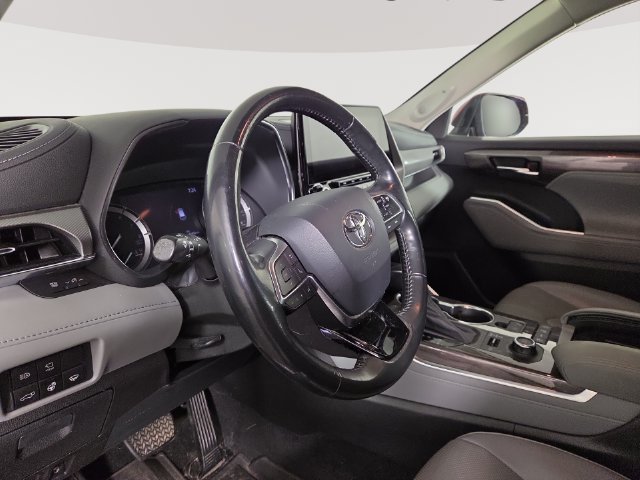 Used 2021 Toyota Highlander Platinum AWD/4WD image 14