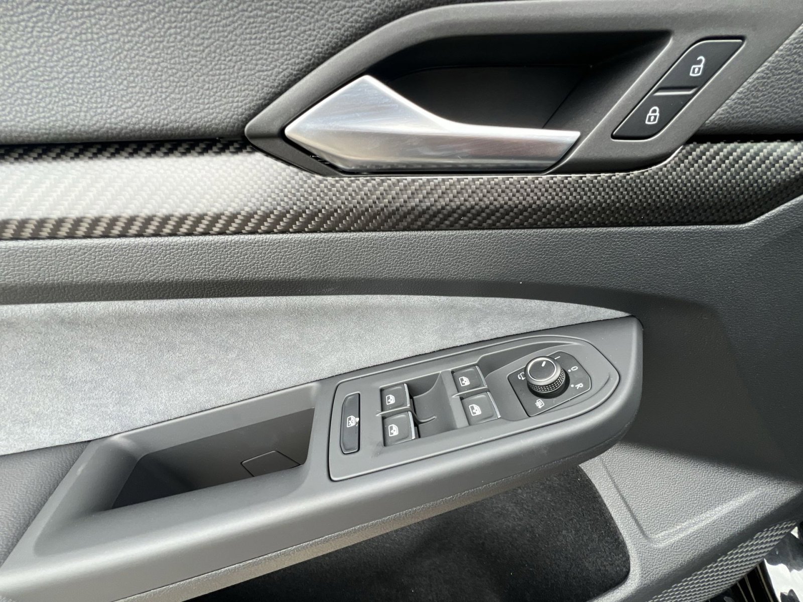 Used 2025 Volkswagen Golf R Black Edition image 15