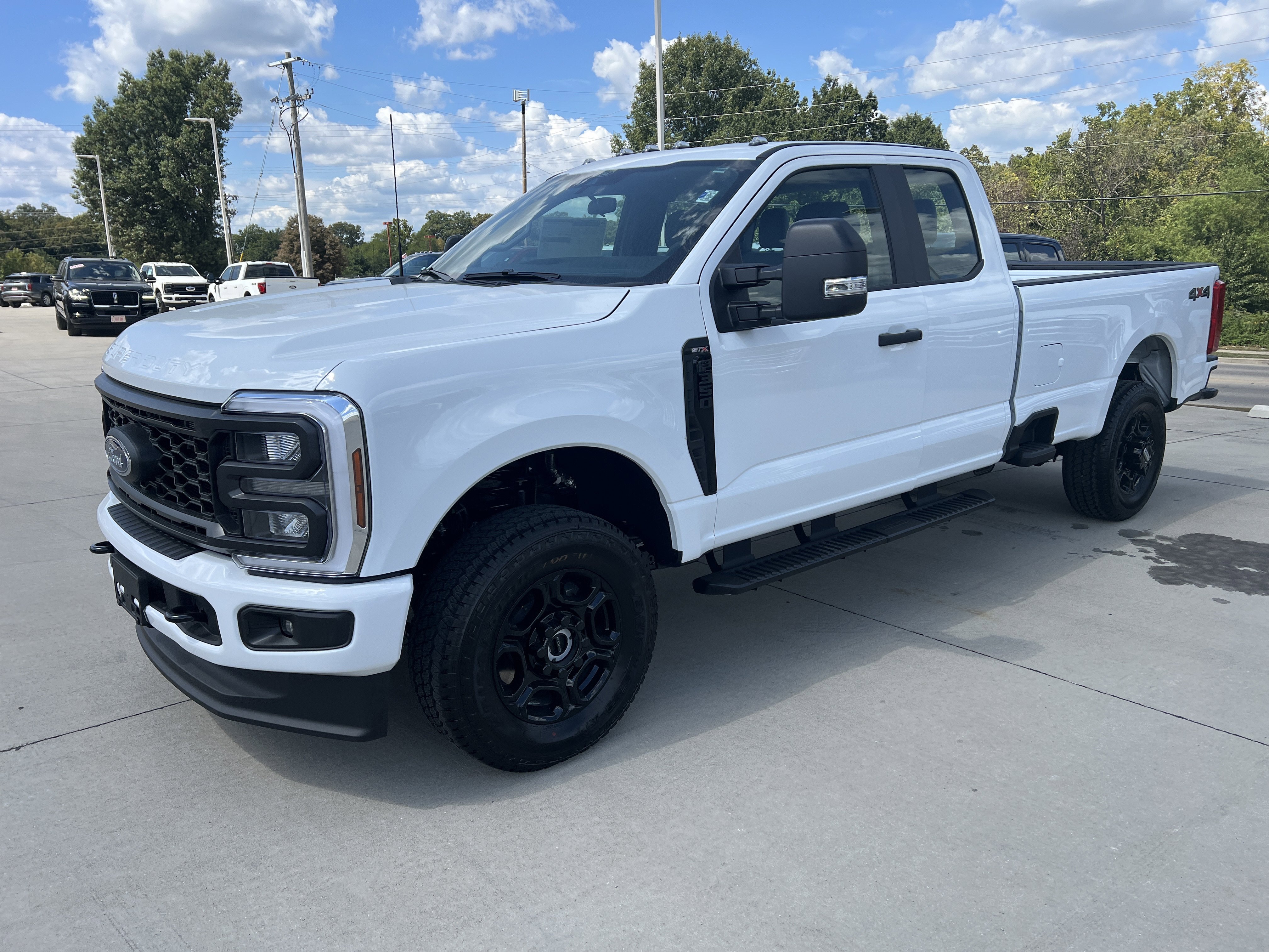 New 2026 Ford F350 4x4 SuperCab Super Duty image 3