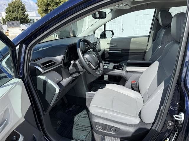 Used 2024 Toyota Sienna XLE image 14
