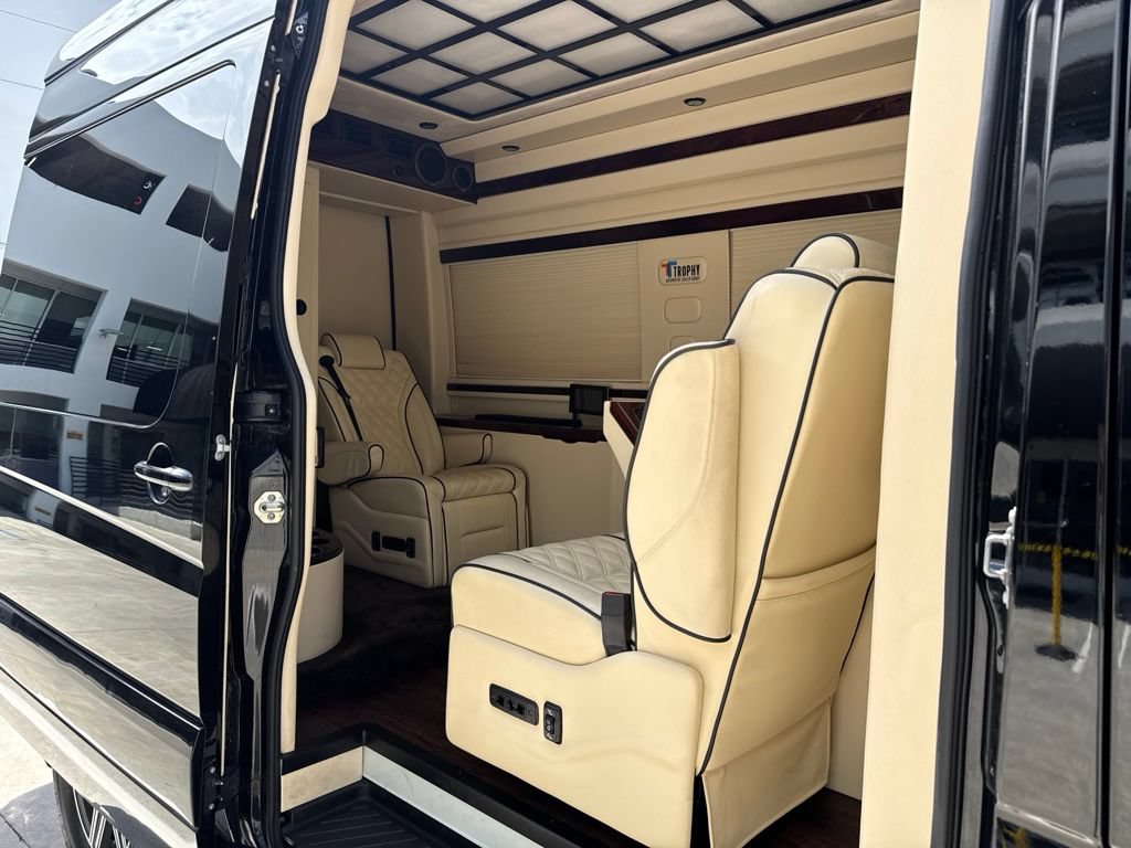 Used 2017 Mercedes-Benz Sprinter 2500 image 24