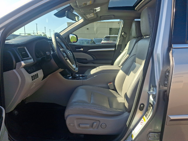 Used 2018 Toyota Highlander XLE w/ Protection Package #3 AWD/4WD image 13