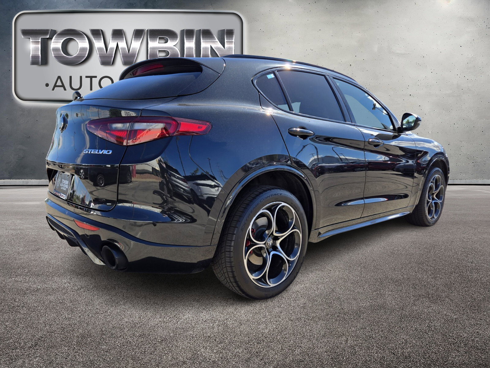 Used 2022 Alfa Romeo Stelvio Veloce image 4