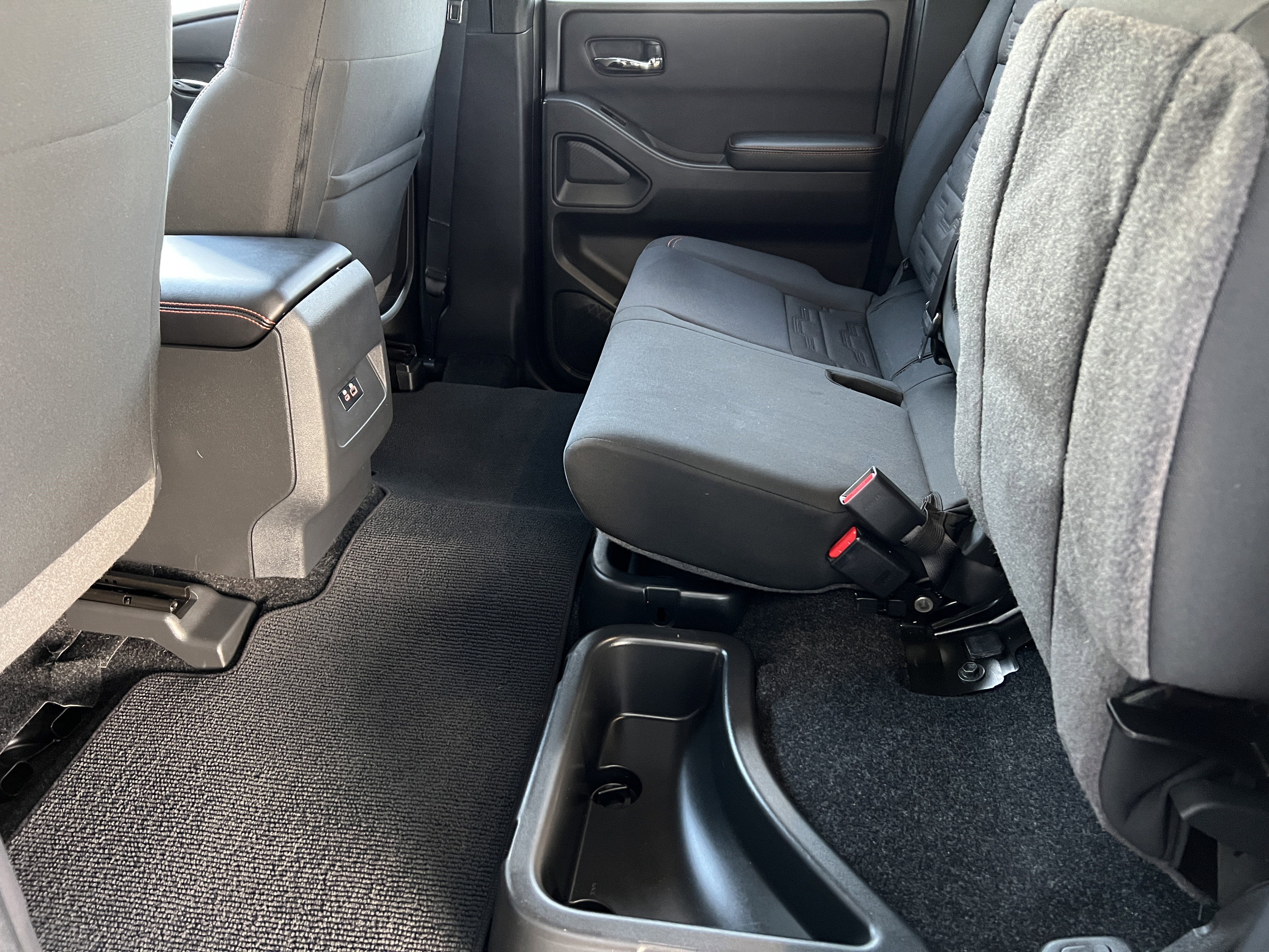 Used 2025 Nissan Frontier PRO-4X AWD/4WD image 16