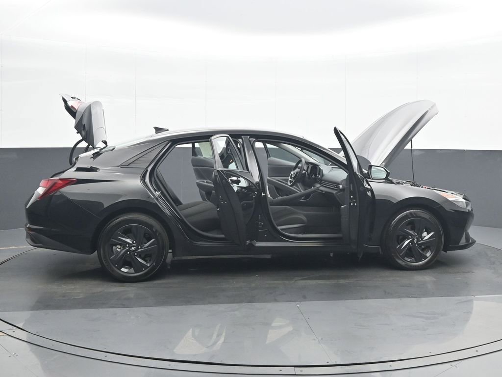 Used 2023 Hyundai Elantra SEL w/ Cargo Package image 36