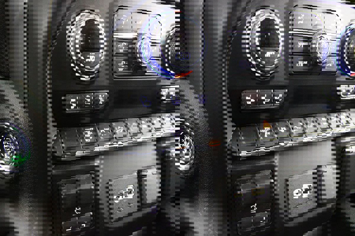 Used 2020 Chevrolet Silverado 2500 LTZ w/ LTZ Plus Package image 25