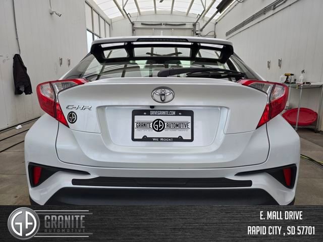 Used 2022 Toyota C-HR XLE image 4