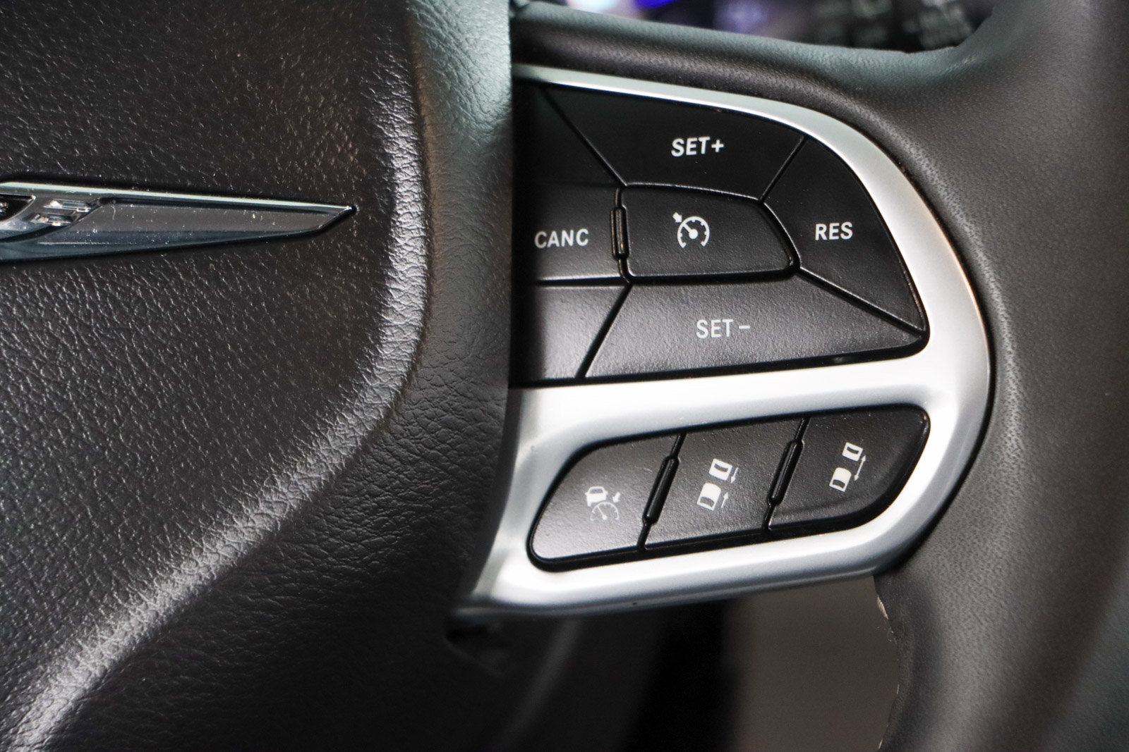 Used 2023 Chrysler Pacifica Touring-L FWD image 14