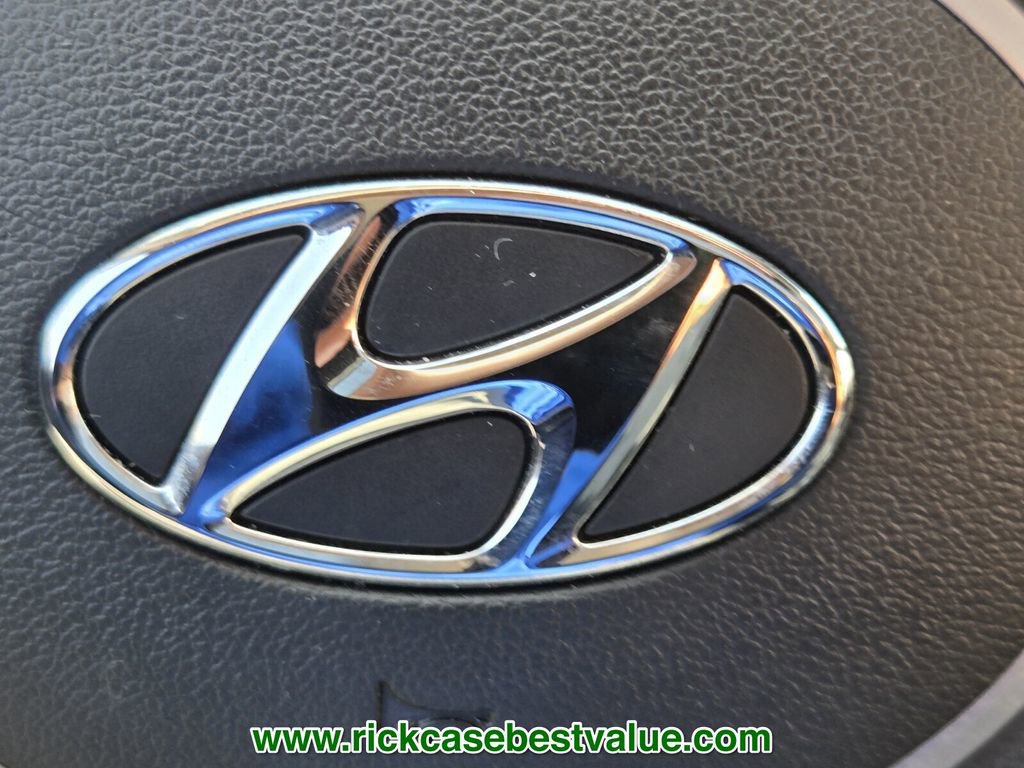 Used 2023 Hyundai Elantra Limited image 31