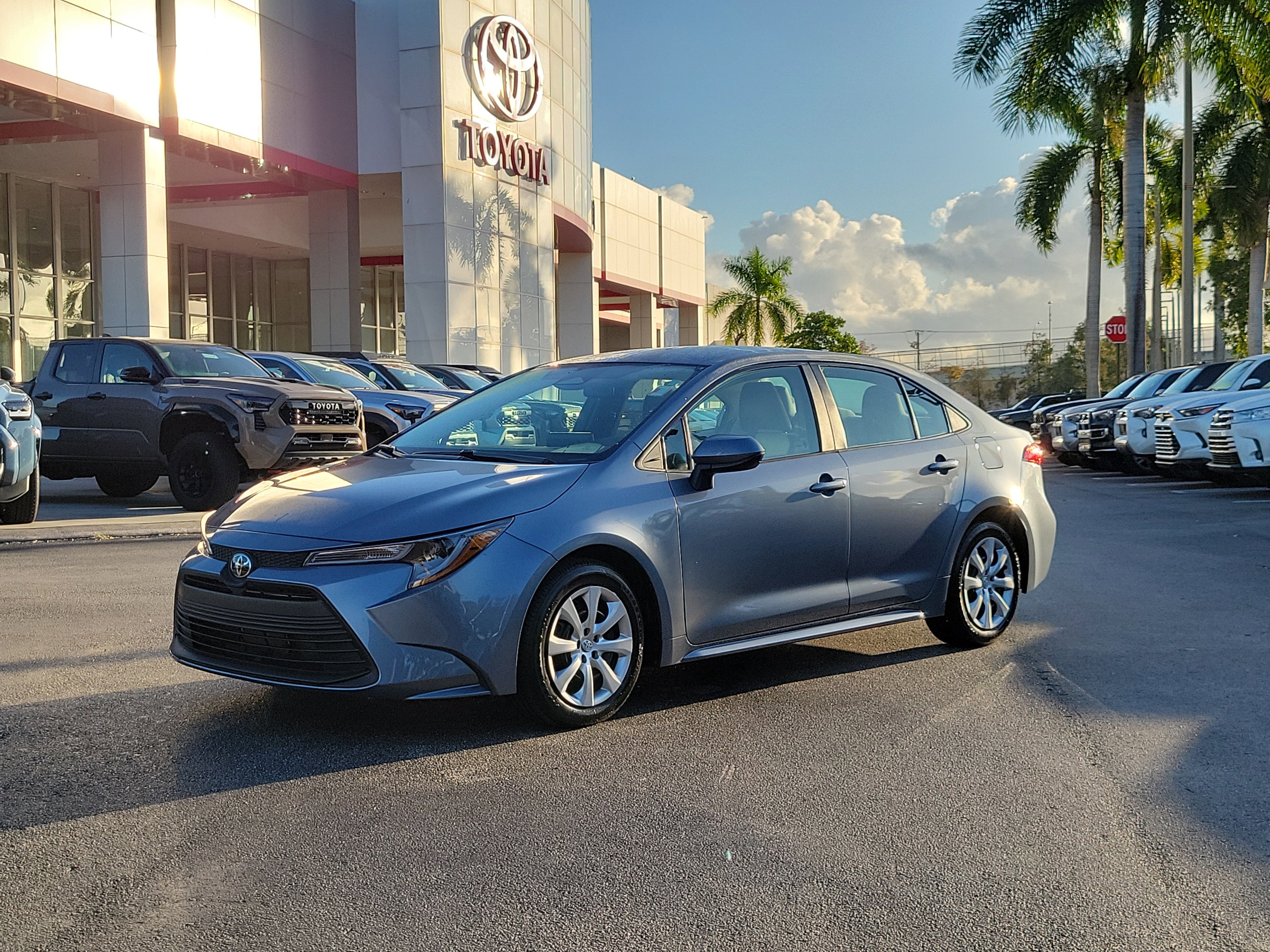 Used 2023 Toyota Corolla LE image 2