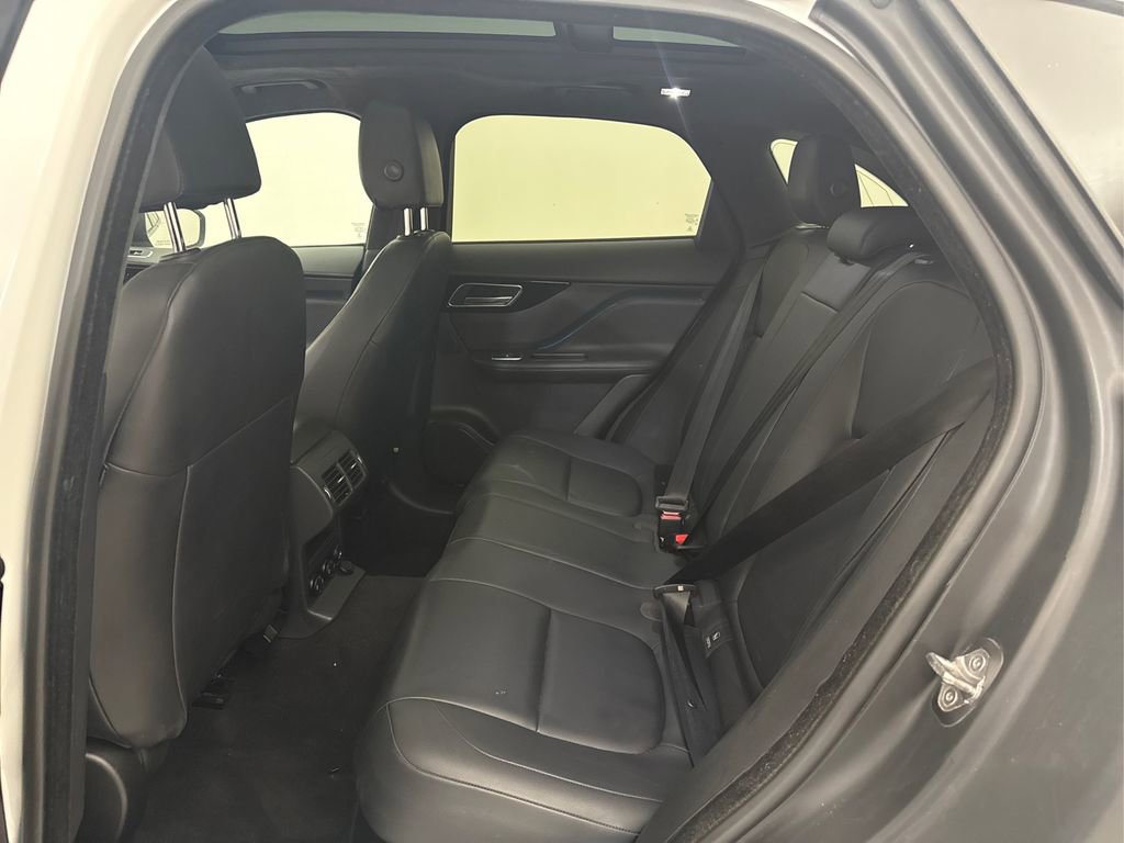 Used 2020 Jaguar F-PACE Premium image 23
