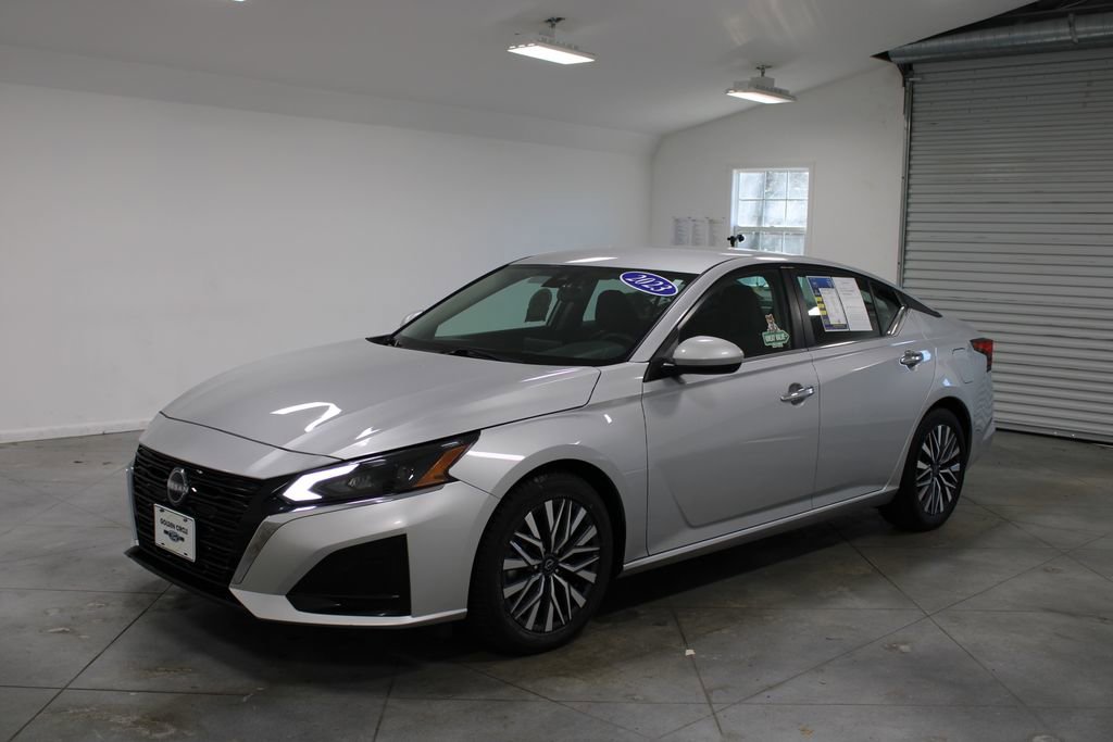 Used 2023 Nissan Altima 2.5 SV image 4