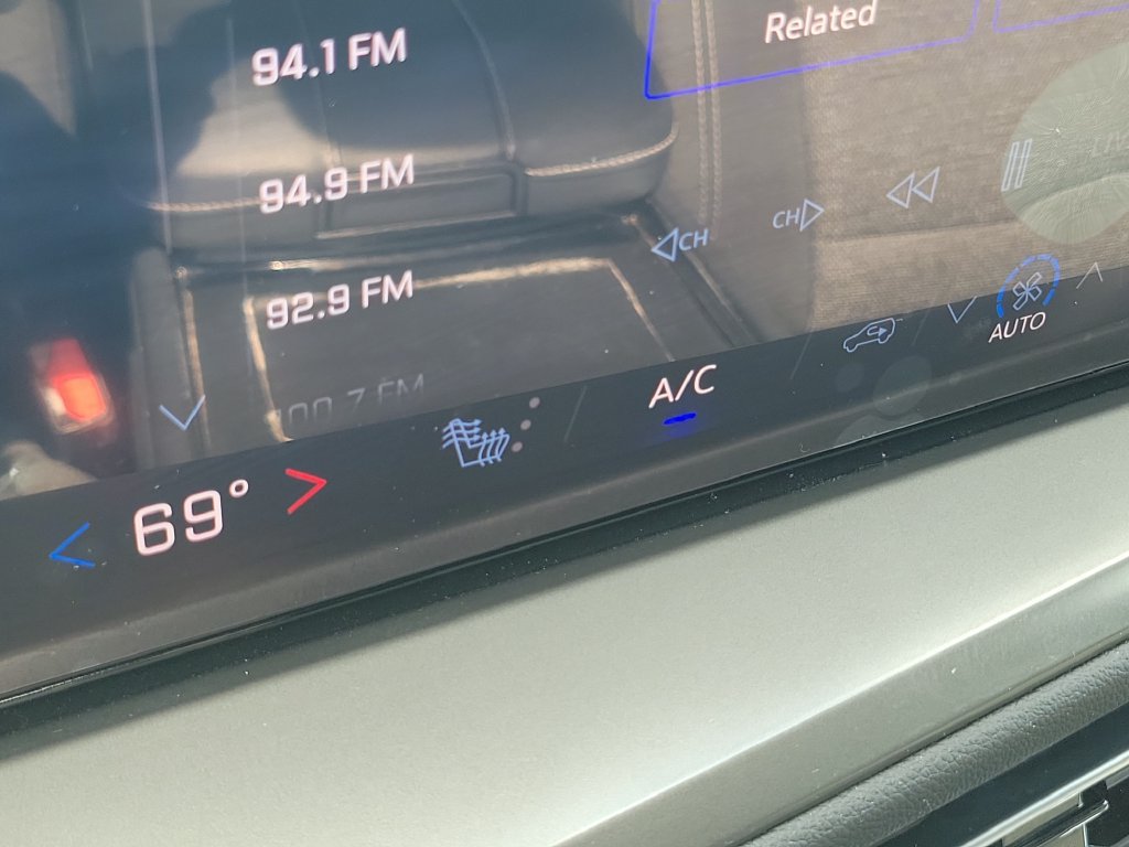 Used 2024 Chevrolet Traverse LS FWD image 23
