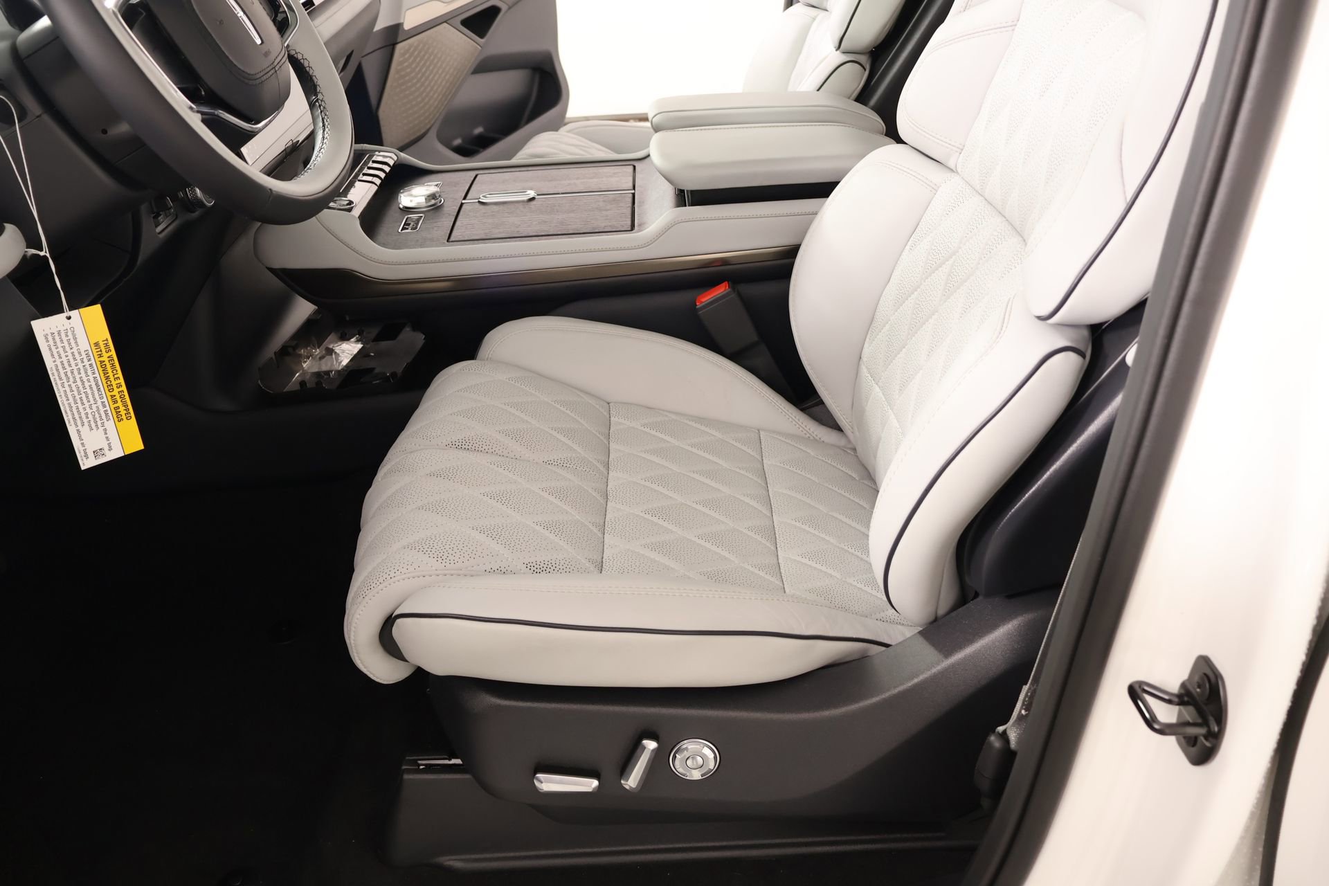 New 2026 Lincoln Navigator L Black Label w/ Black Label Special Edition image 12