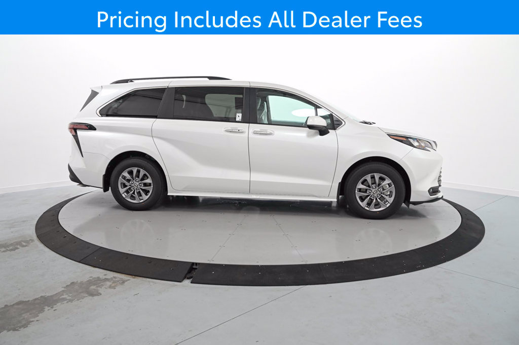 New 2026 Toyota Sienna XLE FWD image 4