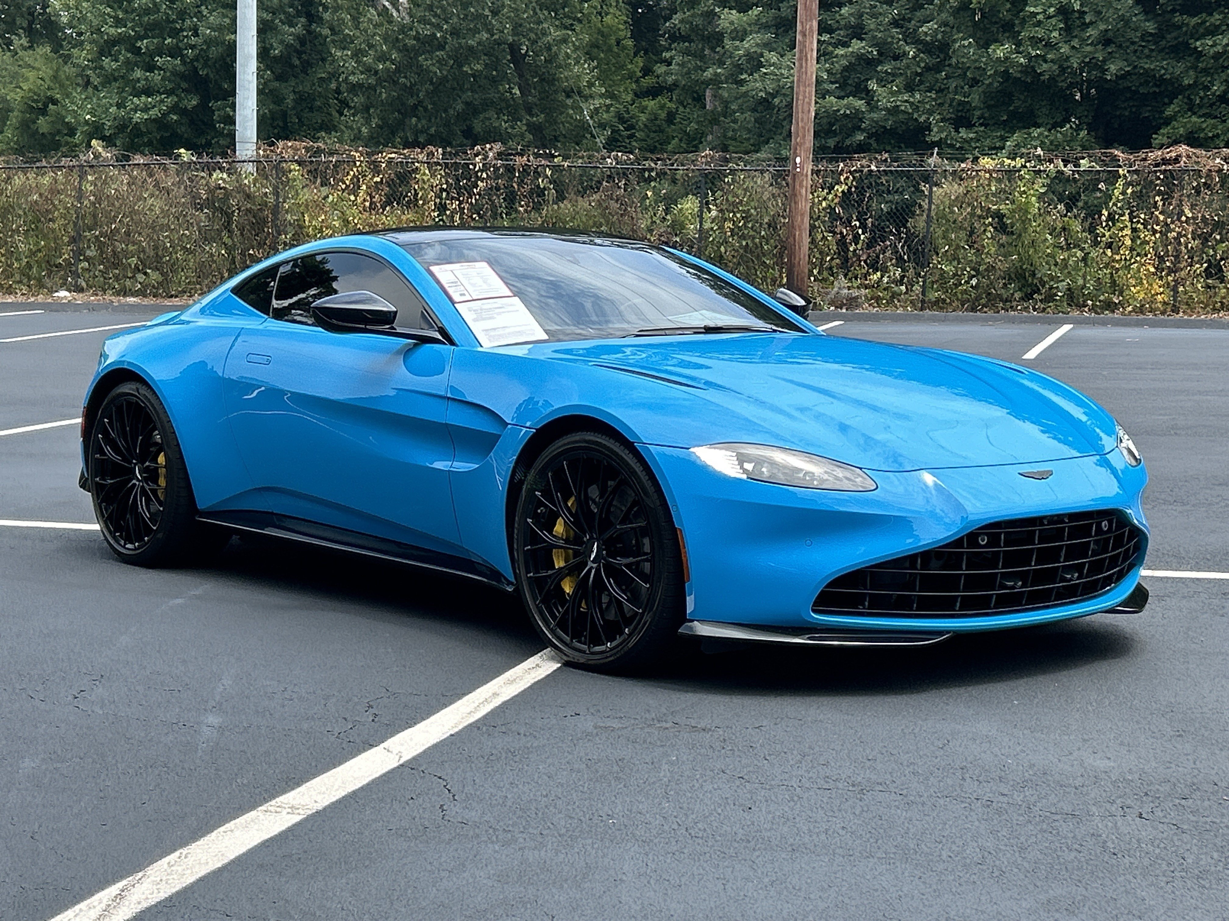 Used 2023 Aston Martin V8 Vantage Coupe RWD image 2