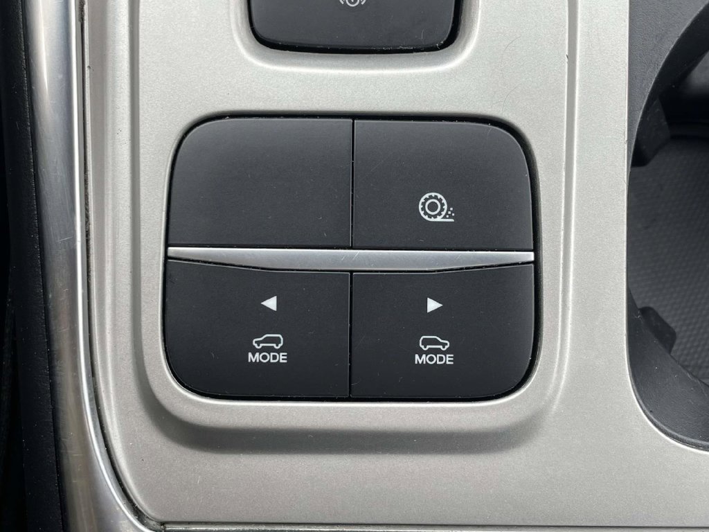 Used 2022 Ford Explorer XLT w/ Equipment Group 202A RWD image 43