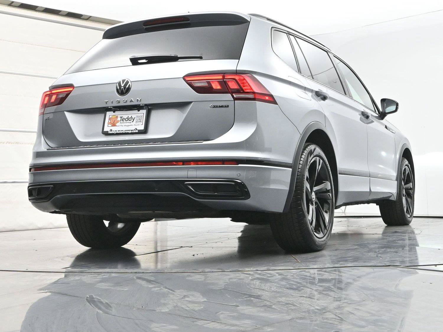 Used 2024 Volkswagen Tiguan SE R-Line AWD/4WD image 31