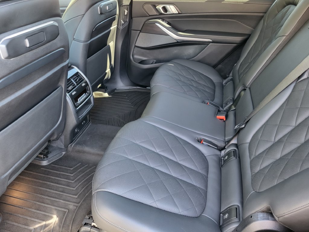 Used 2024 BMW X7 xDrive40i w/ Premium Package AWD/4WD image 21