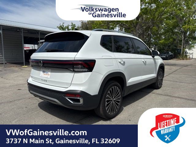 Used 2025 Volkswagen Taos SE w/ Panoramic Sunroof Package image 4