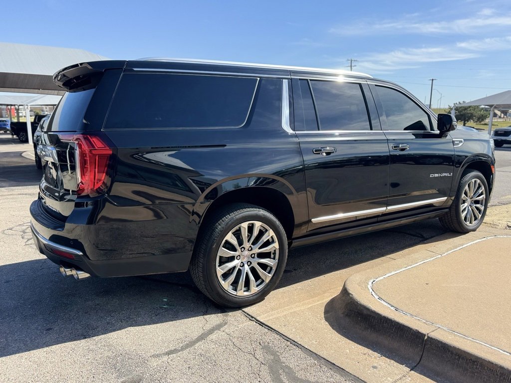 Used 2021 GMC Yukon XL Denali w/ Denali Premium Package image 4