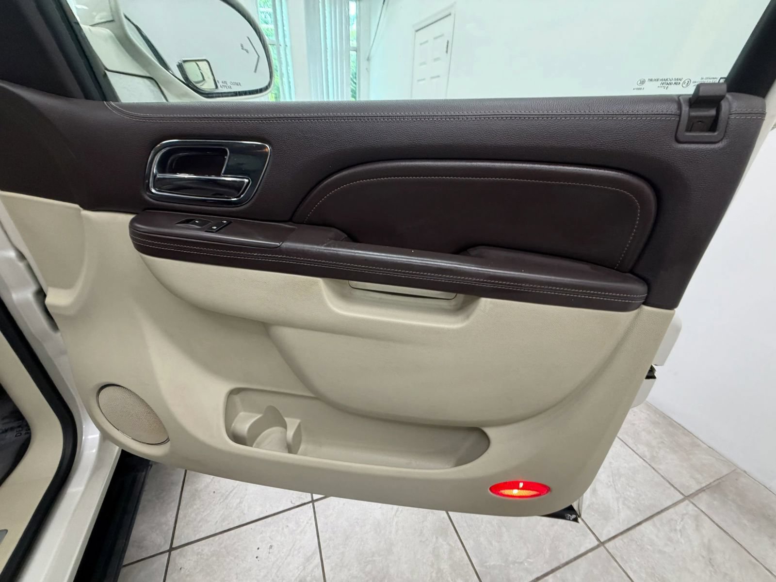 Used 2011 Cadillac Escalade Platinum AWD/4WD image 21