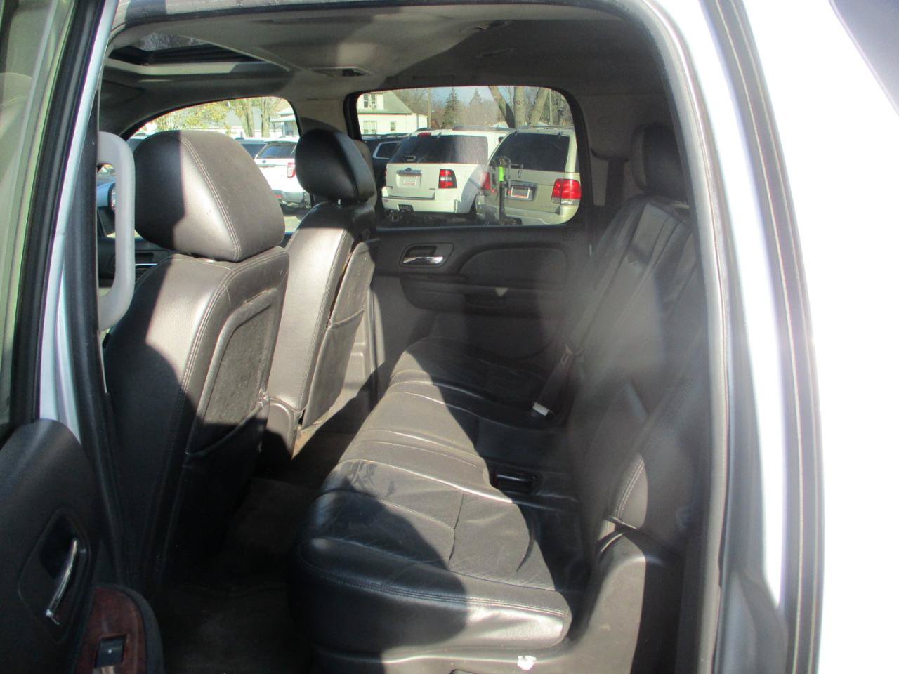 Used 2011 Chevrolet Suburban LT w/ Luxury Package AWD/4WD image 11