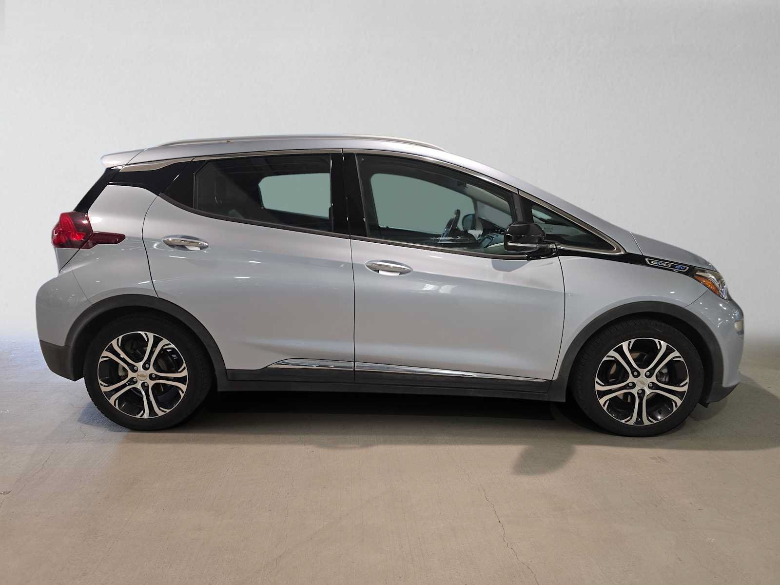 Used 2017 Chevrolet Bolt Premier w/ Driver Confidence II Package FWD image 2