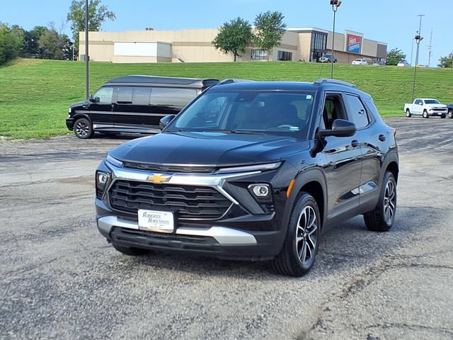 Used 2025 Chevrolet TrailBlazer LT AWD/4WD image 12