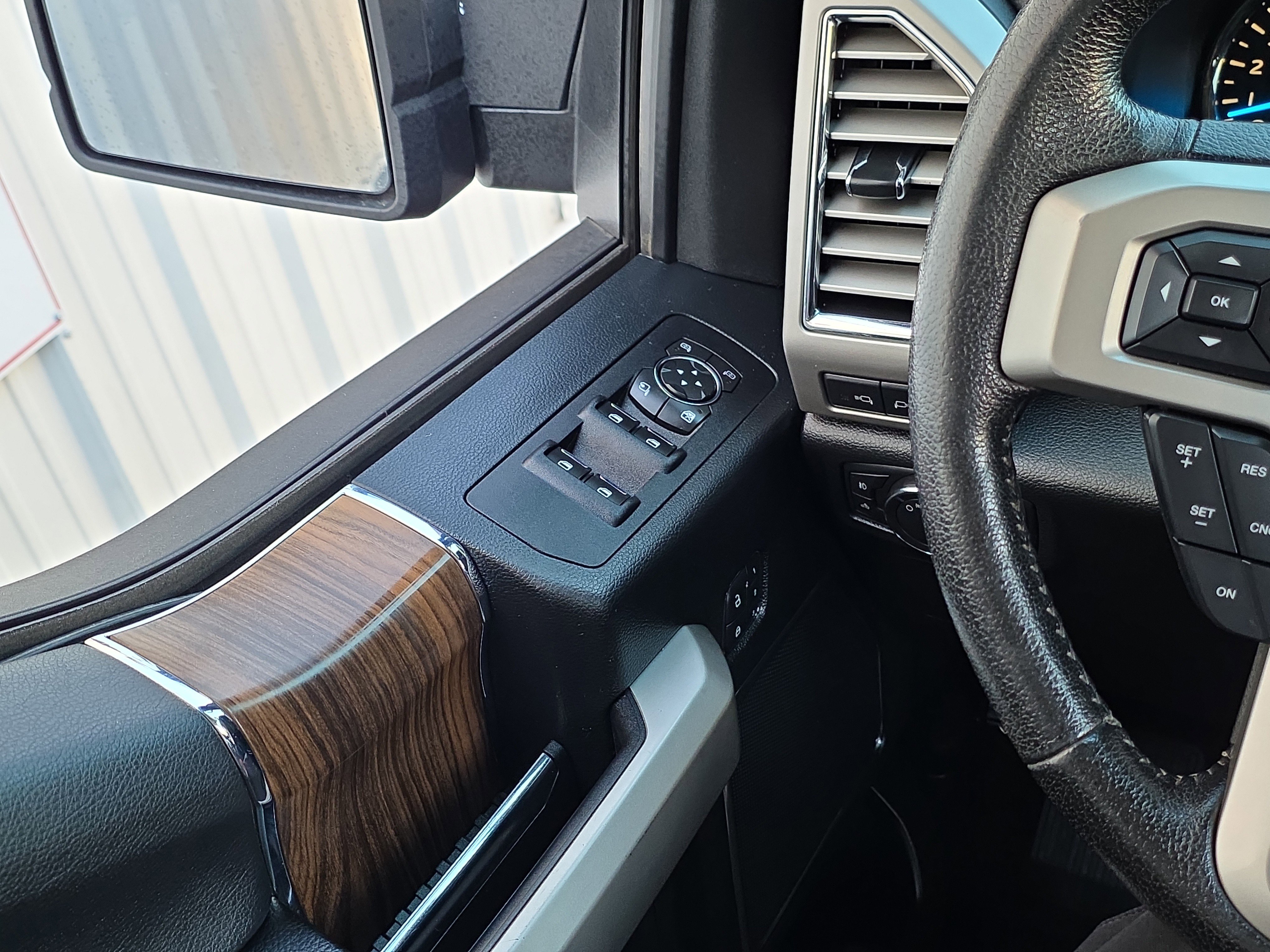 Used 2016 Ford F150 Lariat image 27