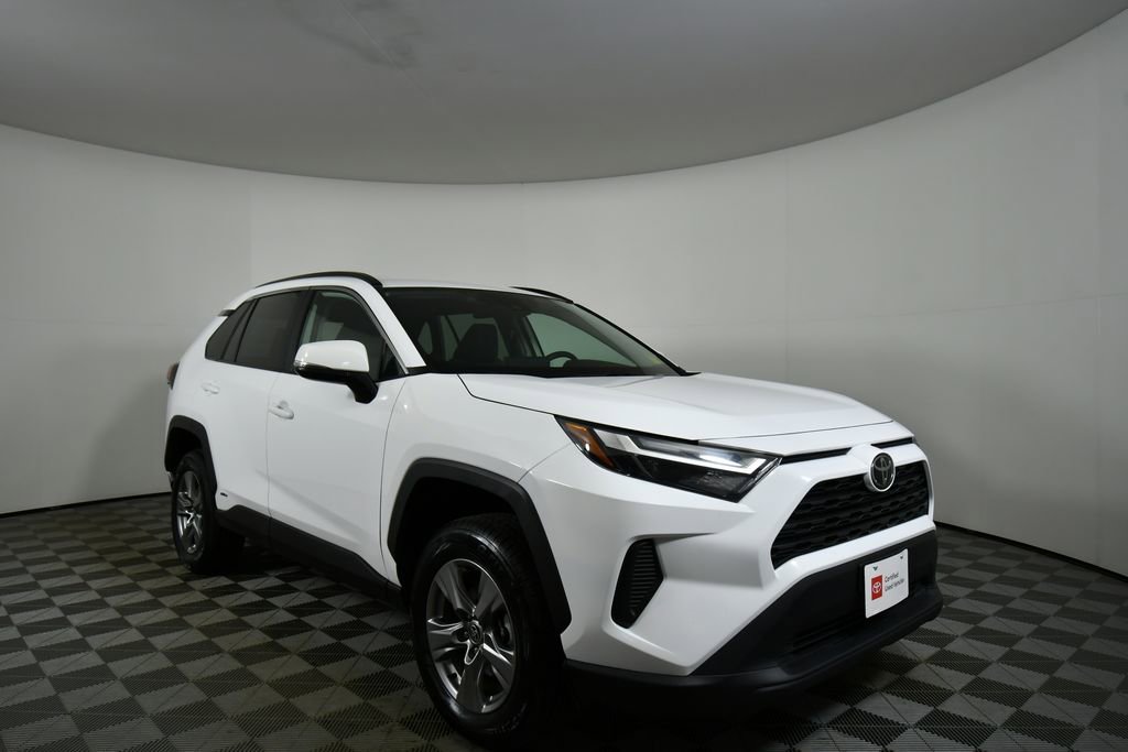 Used 2025 Toyota RAV4 XLE image 8