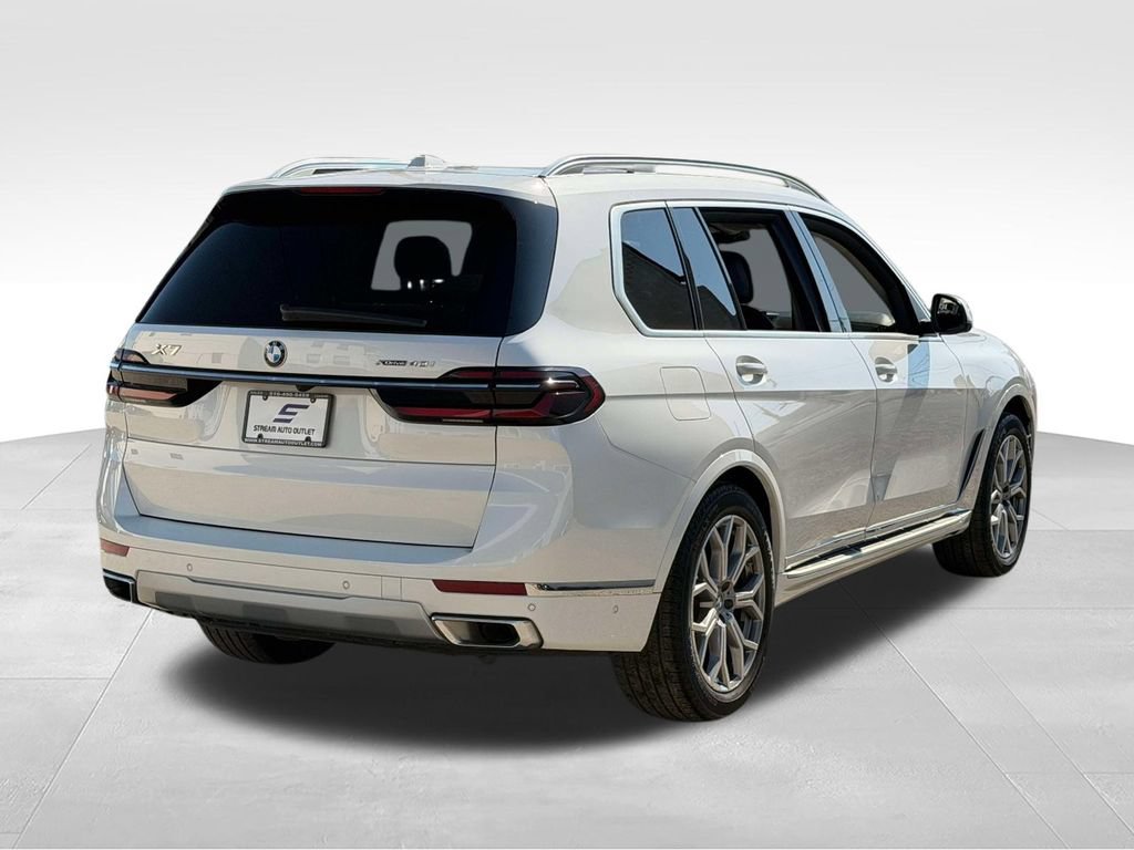 Used 2026 BMW X7 xDrive40i AWD/4WD image 9