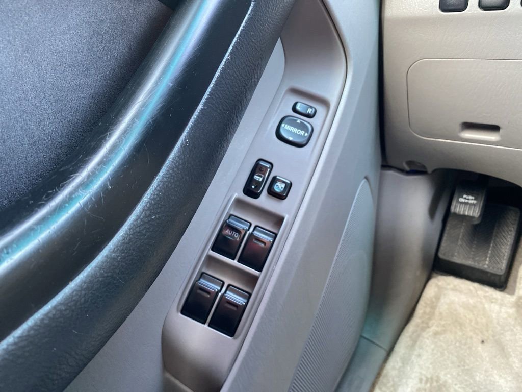 Used 2004 Toyota 4Runner SR5 image 25