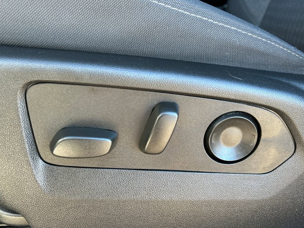 Used 2024 Chevrolet Silverado 2500 Custom w/ Custom Value Package image 18