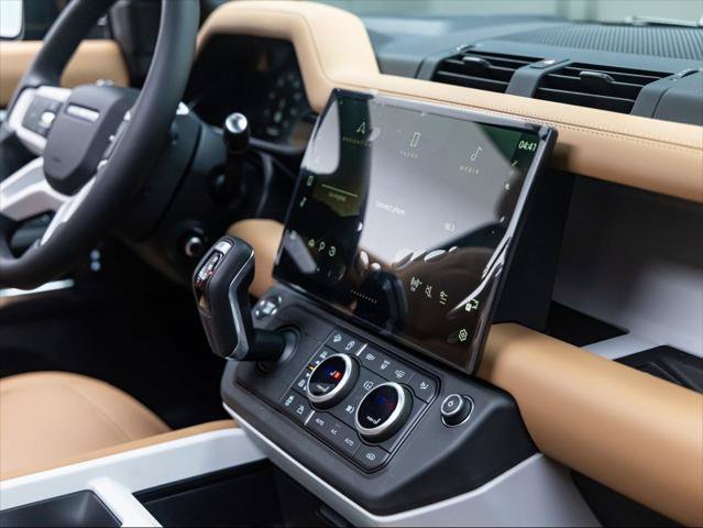 New 2026 Land Rover Defender 110 X-Dynamic SE AWD/4WD image 33